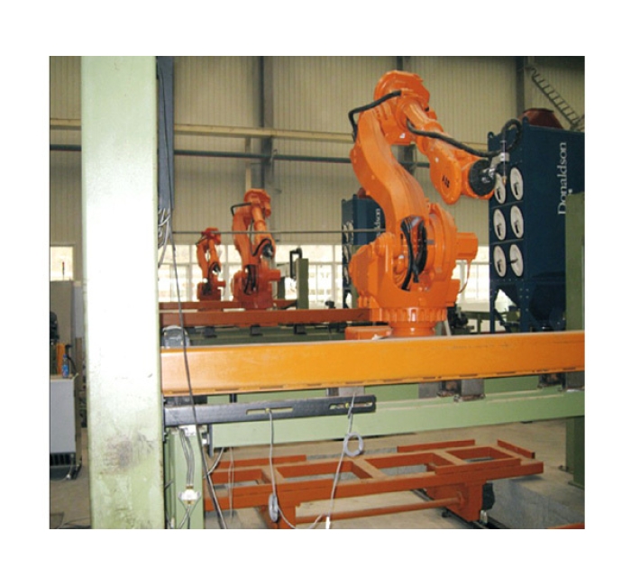 汽車縱梁、加強(qiáng)梁機(jī)器人等離子切割生產(chǎn)線